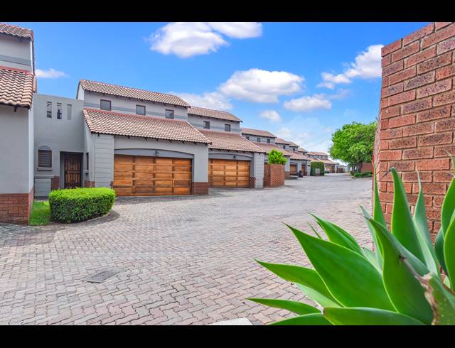 3 BEDROOM DUPLEX FOR SALE IN RIETVLEI RIDGE COUNTRY ESTATE